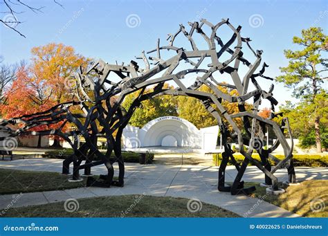 Levitt Shell and Car Body Shell Artwork, Memphis Editorial Image ...
