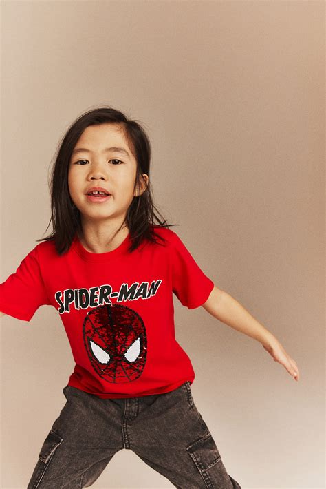 Reversible sequin T-shirt - Bright red/Spider-Man - Kids | H&M MY