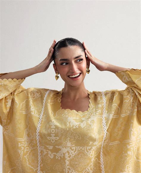 Aurela | Essentials Pre Fall | Republic Womenswear – Chaand Tara