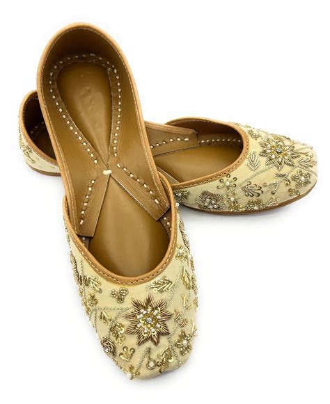 Apni Jutti, Punjabi Jutti, Off White Color Embroidered Handmade Jutti ...
