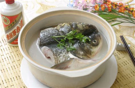 炖鱼头汤怎么去腥味?在家煮鱼头汤去腥味方法整合-聚餐网
