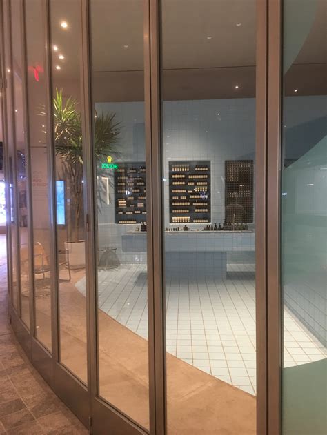 Aesop 10250 Santa Monica Blvd. Los Angeles, CA 90067 on 4URSPACE retail ...