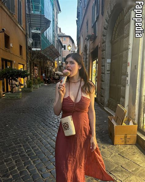 Alexandra Daddario Nude Leaks - Photo #7698370 - Fapopedia