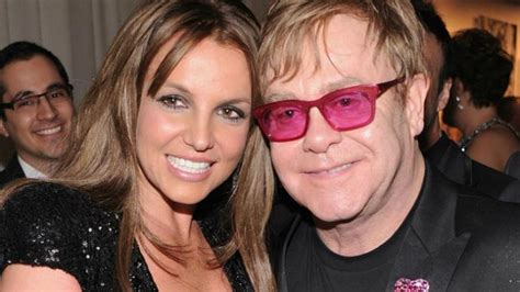Elton John arremete contra Britney Spears | El Gráfico Historias y ...