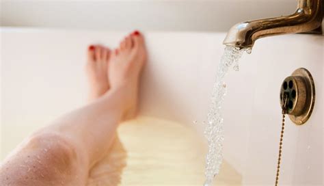 5 Amazing Beauty Benefits of Taking Vinegar Bath - lifeberrys.com