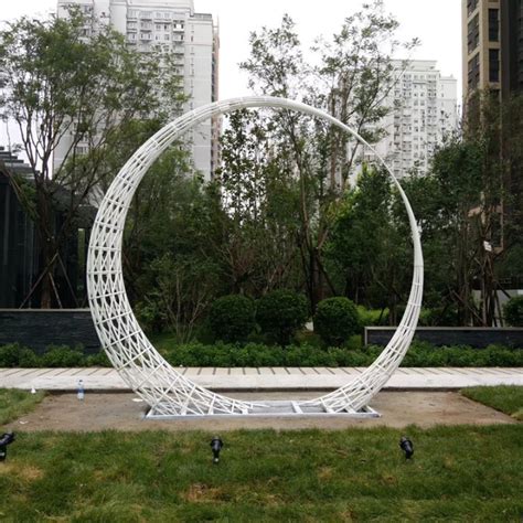 不锈钢镂空月亮雕塑园林水景雕塑