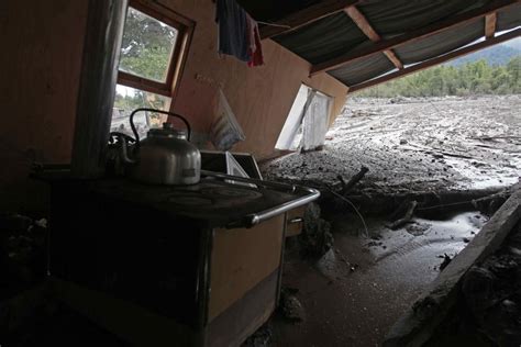 Calbuco Volcano Explosion 的图像结果