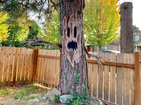 Haunted Tree Decoration | My Frugal Halloween