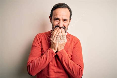 中年男子身着橙色散心毛衣高清图片下载-正版图片506531014-摄图网
