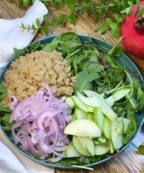 Healthy Mediterranean Quinoa Salad With Pomegranate And Almonds - Home Cooks World