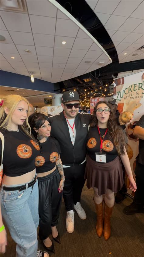 Julia Ain | Bagels or broads? #reels | Instagram