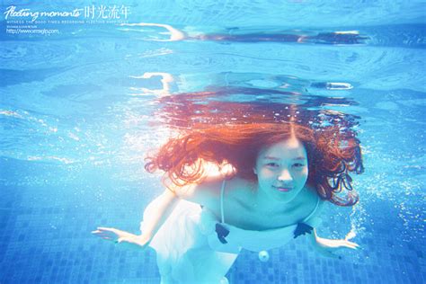 法国摄影师拍摄水下写真 人与动物共泳亲密和谐--图片频道--人民网