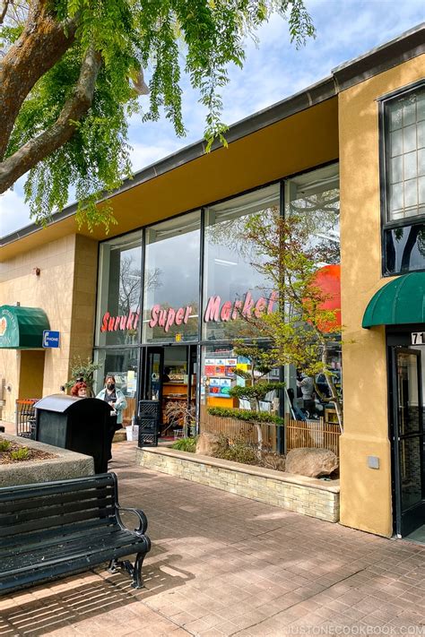 Local Store Outside 的图像结果