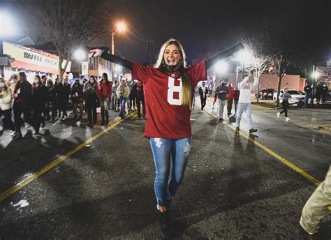 Alabama fans spill into Strip in Tuscaloosa celebrating national title ...