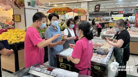 上海浦东、浦南先行实施封控，27日晚市民进超市抢购_凤凰网视频_凤凰网