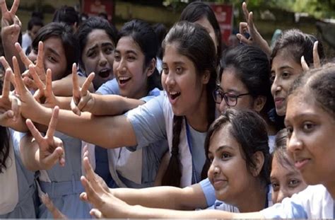 बंगाल बोर्ड 12वीं का रिजल्‍ट घोषित,आदिशा देबशर्मा ने 498 अंकों के साथ ...