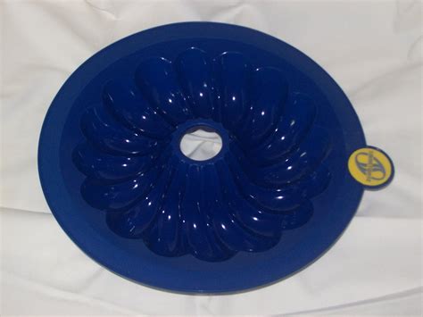 SMARTWARE Cobalt Blue Silicone Bundt Pan 9-inch free image download