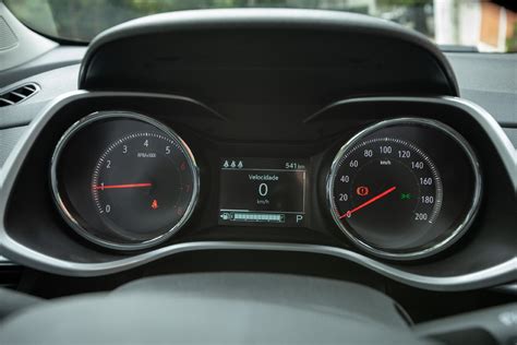 Tracker RS x Renegade Longitude: SUVs de personalidade. Qual é melhor?