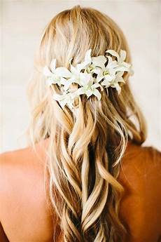 Hawaiian Wedding Hairstyles by Beautifully Detailed Hawaii Wedding Modwedding Hawaiian Wedding Hairstyles