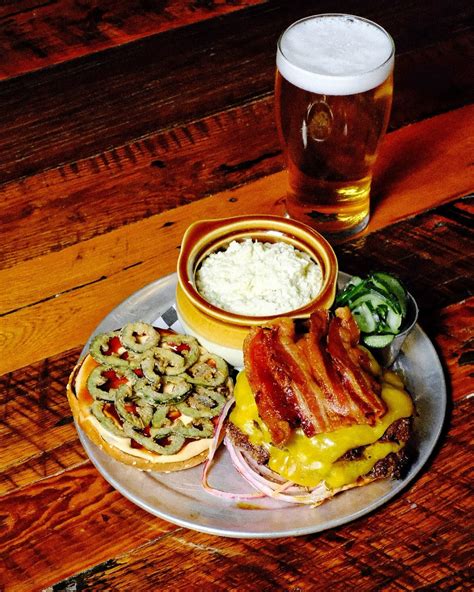 ELK AVE TAVERN (@elkavetavern) • Instagram photos and videos