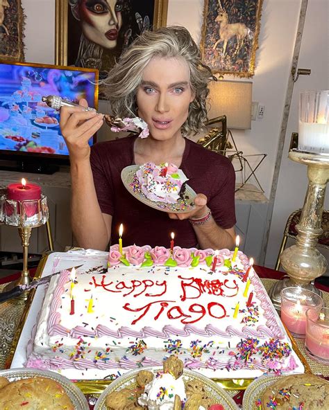 Tiago Azevedo | Portuguese sardines Selling in Times Square, New York. This is some thing I am ...