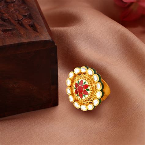 Splendid Gold Cocktail Look Ring