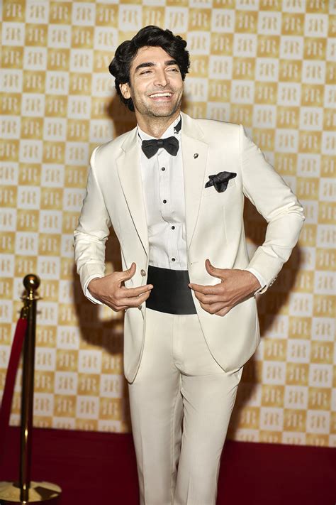 Occassion – Raymond