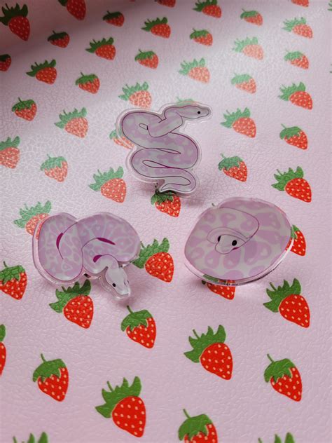 Pink Heart Snake Pins : r/snakes