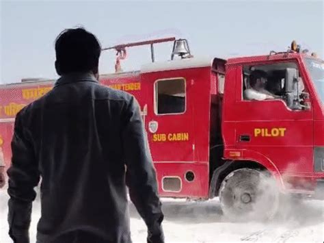 Massive fire at plastic factory in Pithampur: 12 fire engines, SDRF ...