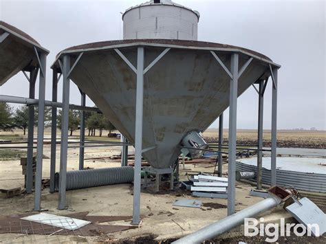 Homemade Drive Over Grain Hopper 的图像结果