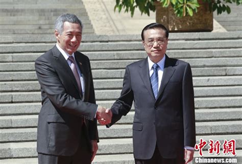 李克强举行仪式欢迎新加坡总理李显龙访华(图) - 南洋视界