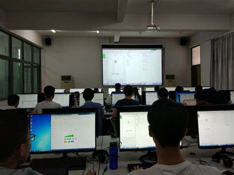我院成功开展“基于微信小程序技术快速开发”培训 - 学院动态 - 华南师范大学软件学院
