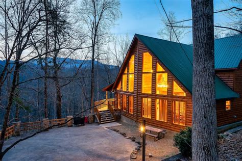 Great location! Theater Arcades Hot tub Fire Pit - Cabins for Rent in ...