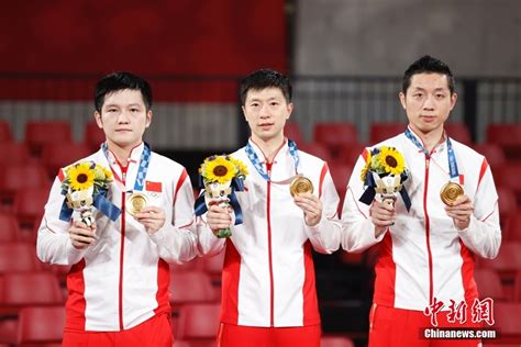 中国队获得东京奥运乒乓球男团冠军(3)