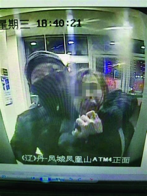 女子取钱时遭遇抢劫 ATM机突然喊话:我们已报警(图)_荆楚网