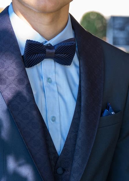 No Face Man in Business Suit 的图像结果