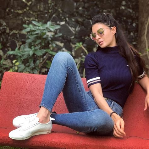 10 Iconic Types of Jeans Every Woman Should Own | LBB