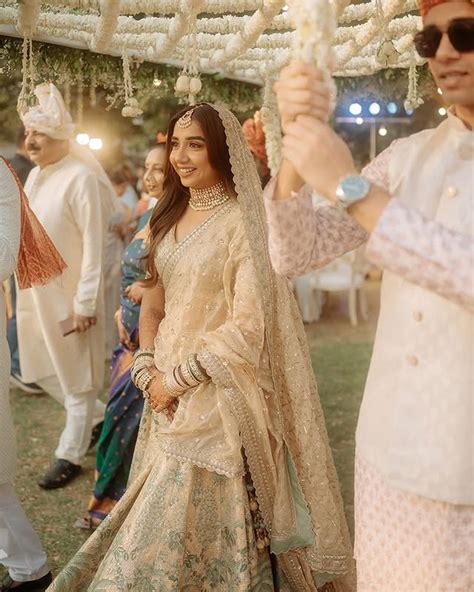 Prajakta Koli Wedding Lehenga: इस तरह की खास पेंटिंग से सजा था ...