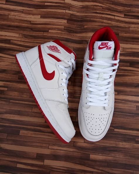 Air Jordan 1 OG Metallic Red White Red