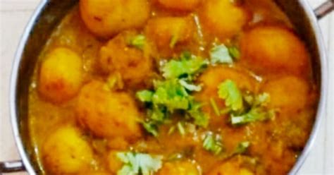 Madhuchhanda Guha দ্বারা ছোট আলুর দম(Choto Aloo Dum Recipe In Bengali ...