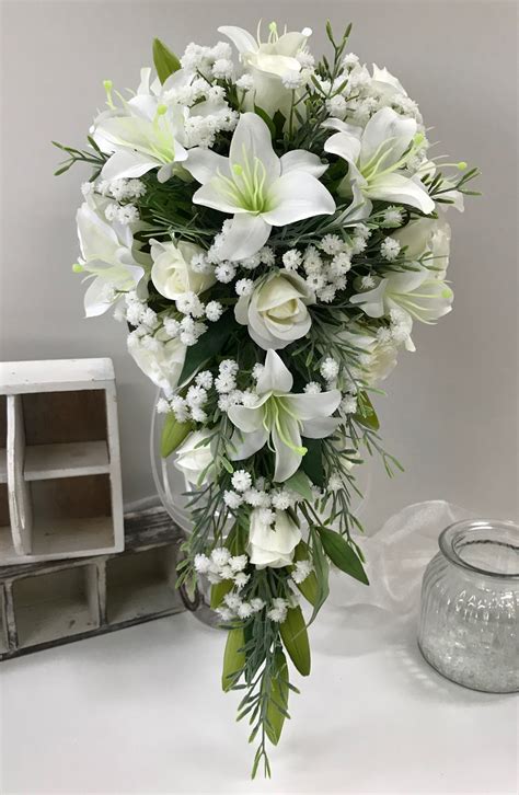 White lily babies breath white roses Teardrop bouquet | Bridal bouquet ...