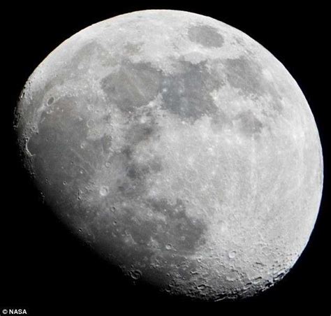月球上曾大量存在生命？专家称月球地表两次出现宜居期_凤凰网