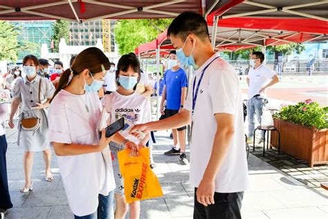 新生来啦！东莞中学时隔18年再迎来初一学子_东莞阳光网