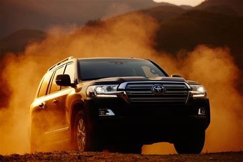 2016 Toyota Land Cruiser - HD Pictures @ carsinvasion.com