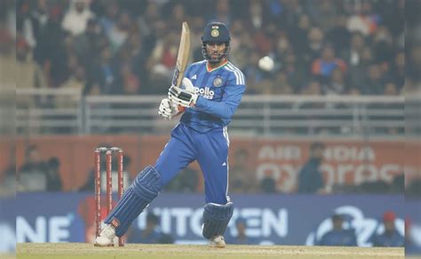 तिलक वर्मा का धमाका, सूर्यकुमार यादव का रिकॉर्ड तोड़ बदल दिया भारतीय ...