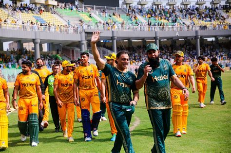 Capacity Of Imran Khan Stadium