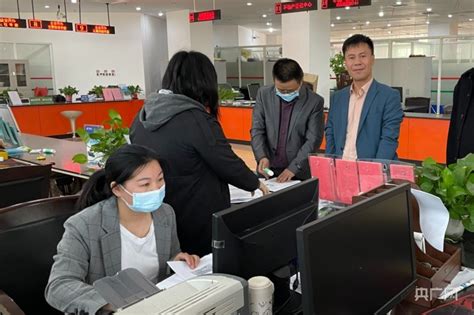 湖南双峰县：“容缺受理”助企业办证再提速_腾讯新闻
