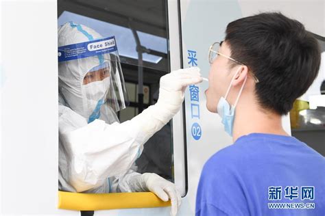 人民画报-北京市首次投放移动核酸采样车