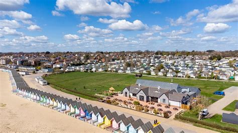 WEST MERSEA HOLIDAY PARK - PARK HOLIDAYS UK (Mersea Island ...