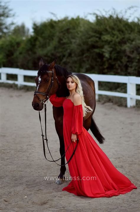 Lady in Red | Separated Puff Sleeve Red Photoshoot Gown - Lunss